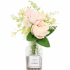 Kunstbloemen in glazen fles