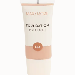 Max & More matt finish foundation